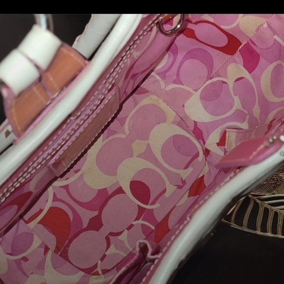 ✨️HOLDING FOR CUSTOMER✨️ Coach Tan and White Woven Tote Bag - Picture 5 of 8